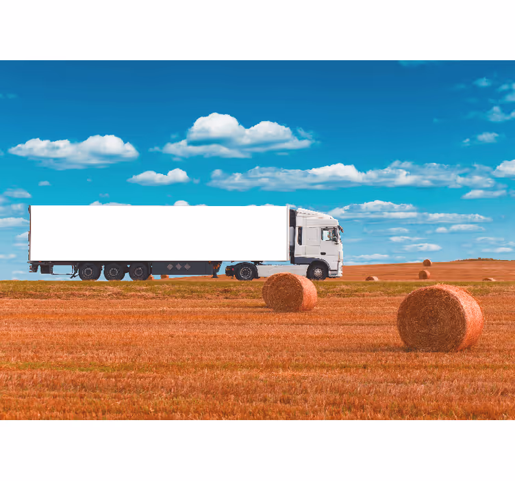 Fototapete Fahrzeuge transport von heuballen - TenStickers