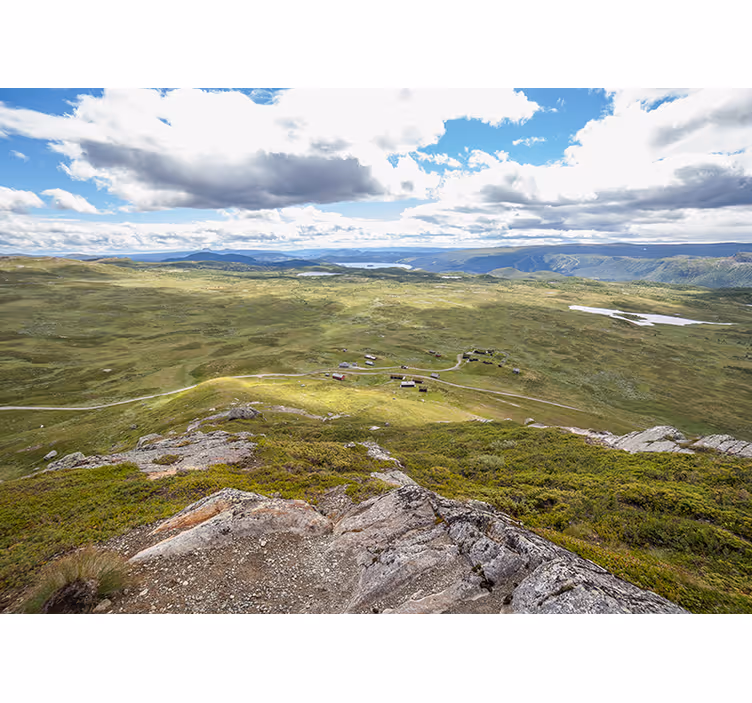 Fototapete landschaft mit bergiger grünaussicht - TenStickers