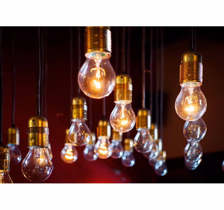 Fototapete fahrzeuge mit edison-glühbirnen-cluster - TenStickers