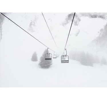 Rollo fenster weiß fotografie von seilbahn im schnee - TenStickers