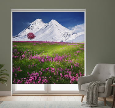 Rollo fenster wohnzimmer blumenlandschaft in den bergen - TenStickers