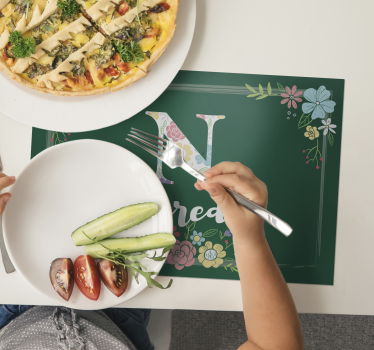 Tischset mit namen im floralen initialdesign - TenStickers