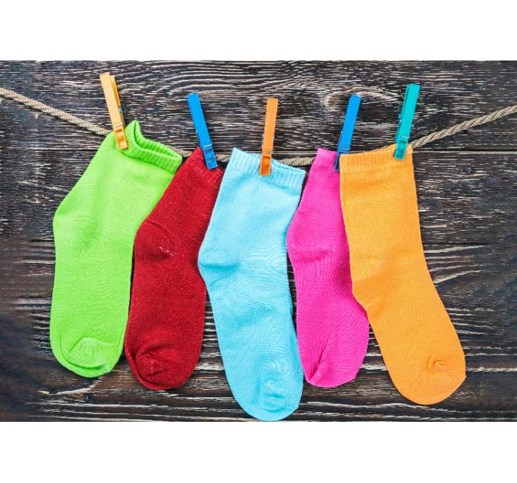 Fototapete Weihnachten bunte hängende socken - TenStickers