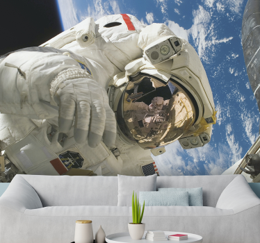 Austronaut mit Erde Fototapete für Schlafzimmer - TenStickers