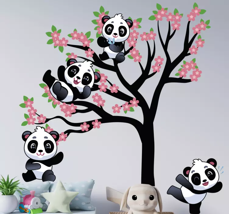 Wandtattoo Wildes Tier Pandas spielen auf frühlingsbaum - TenStickers