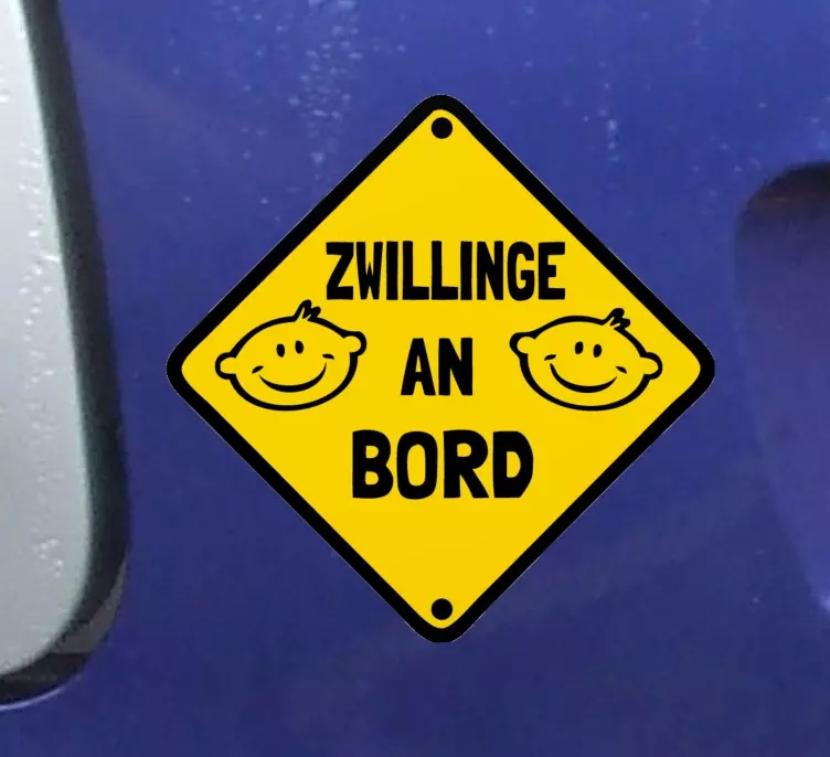 Baby on Board Aufkleber Gelbes schild mit zwei jungs - TenStickers