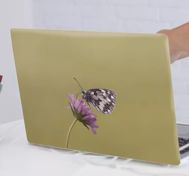 Laptop Aufkleber schmetterling auf blume - TenStickers