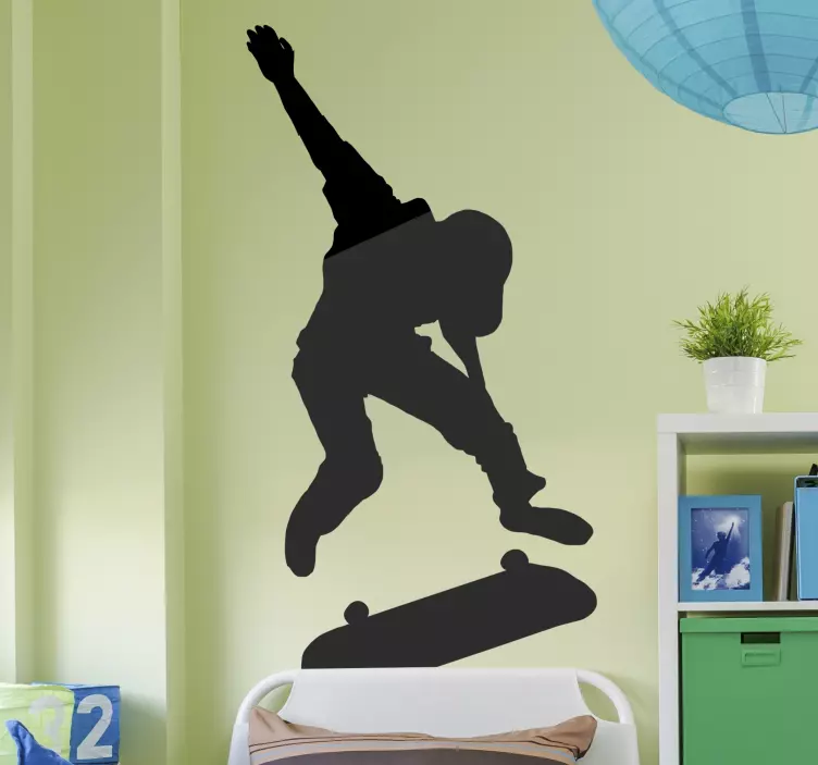 Silhouette skater im Sprung aufkleber - TenStickers