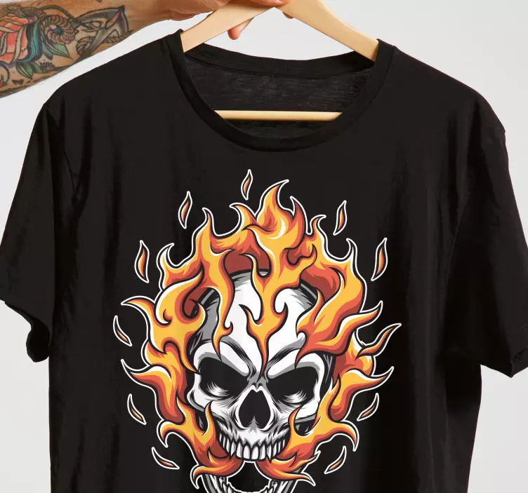 Totenkopf auf feuer cartoon-stil individuelles T-Shirt - TenStickers
